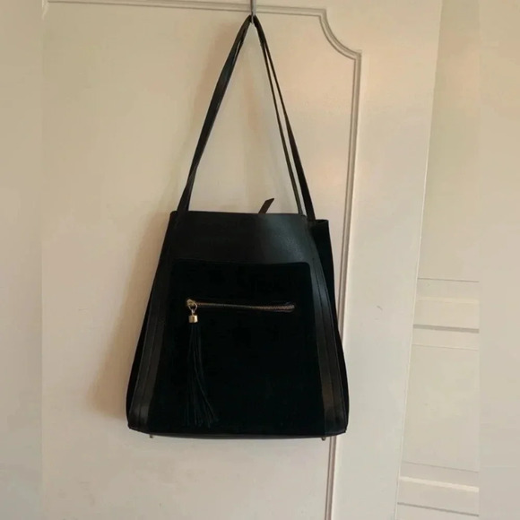 H&M Gorgeous faux leather and suede  bucket style purse. In black. - Picture 1 of 16